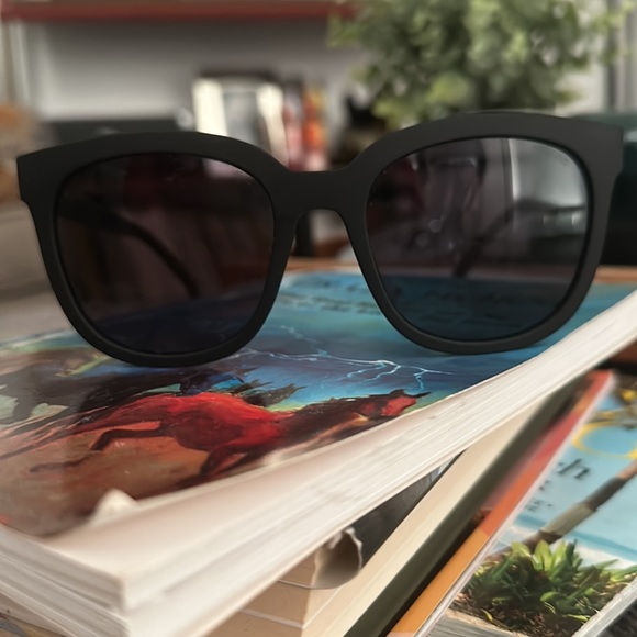 Sunglasses - Picture 2 of 3